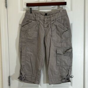Bermuda shorts cargo button down linen cotton Capri woman size 4 can fit size 6